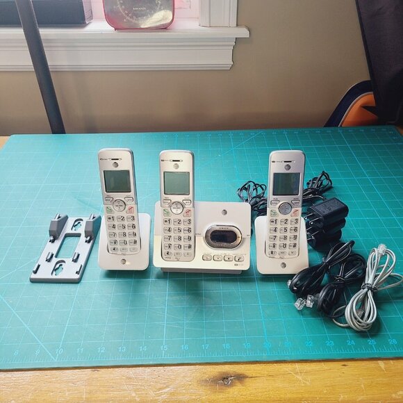 AT&T 3 Handset DECT 6.0 Cordless Answering System with Caller ID/Call Waiting - Picture 2 of 16